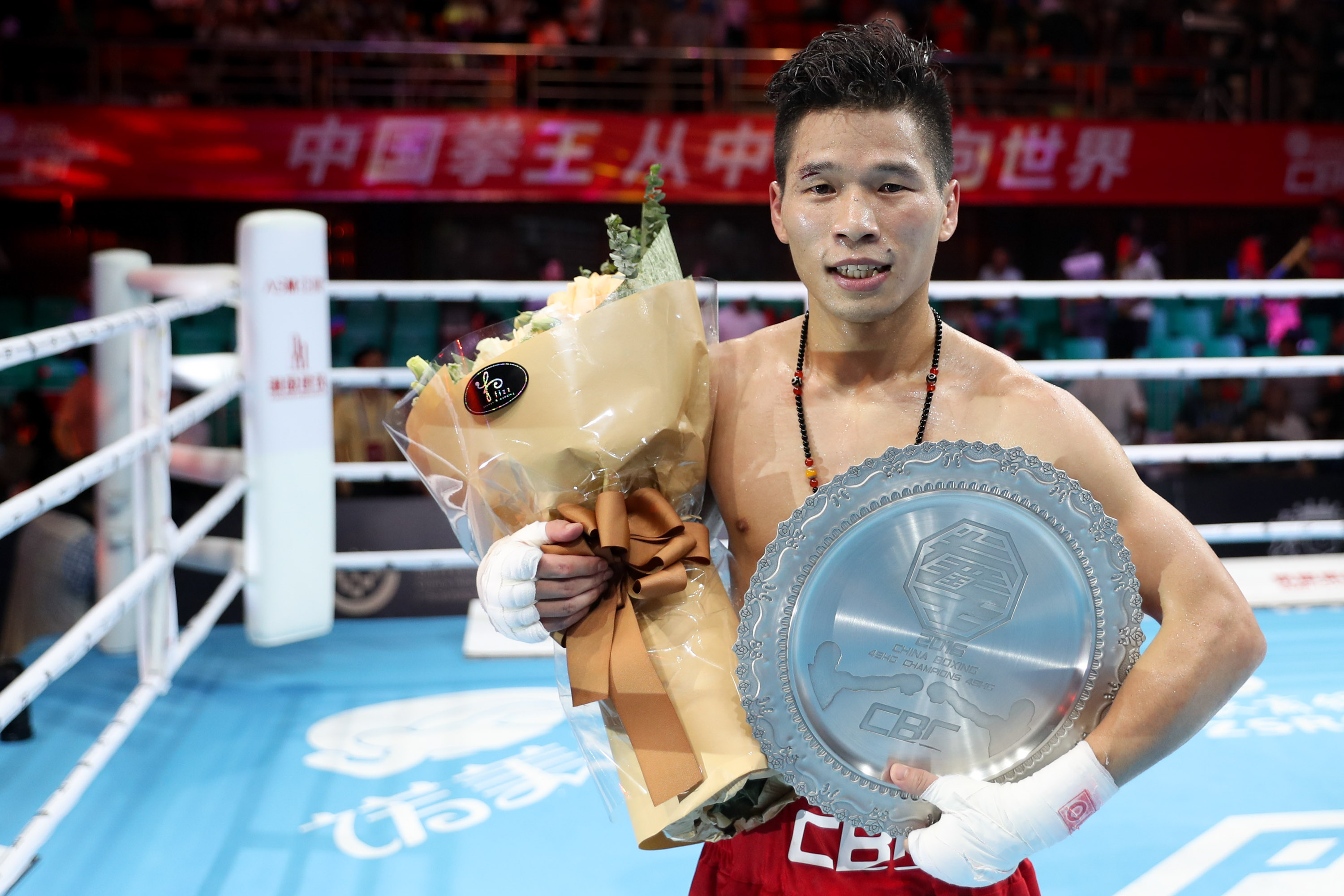 拳击选手刷新世界纪录，震撼全场