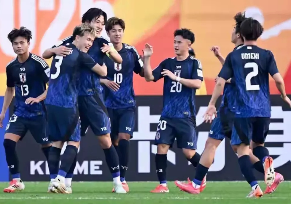 韩国队横扫印尼队,郑思维点燃赛场 韩国队横扫印尼队,郑思维点燃赛场