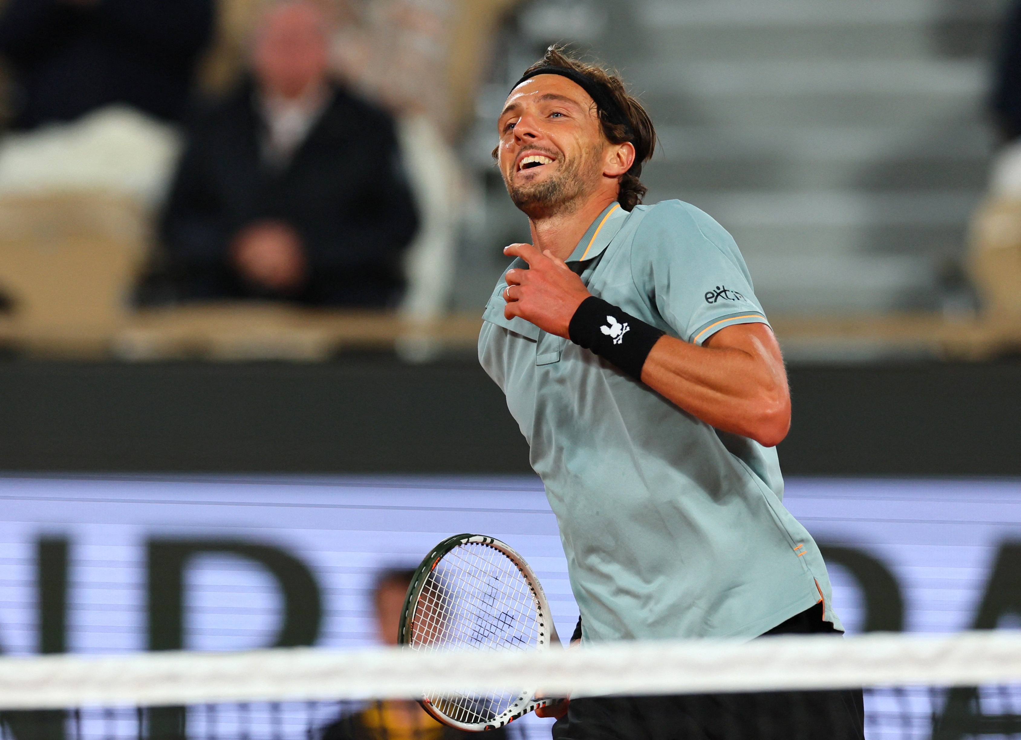 爱游戏体育-蒙特卡洛大师赛轻取法网，辛纳统治全场