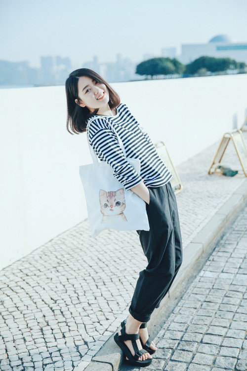 爱游戏大厅-狮群与虎式坦克的冲撞，当喀麦隆的原始野性遇上伊朗的钢铁纪律，黄喜灿在子弹时间中撕开唯一缺口